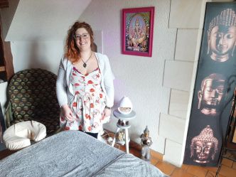 A L'Antre des sens, Lucille Barbier propose massages et cartomancie