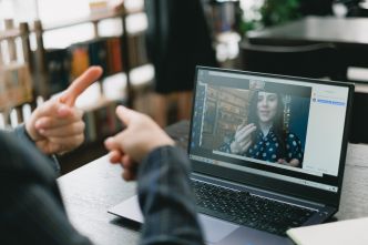 Langues des signes : apprendre la LSF en ligne, c'est possible !