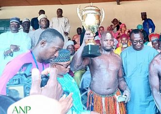 Coupe du Président de la République de lutte traditionnelle: le roi des arènes Kadri Abdou "Issaka Issaka" conserve son titre