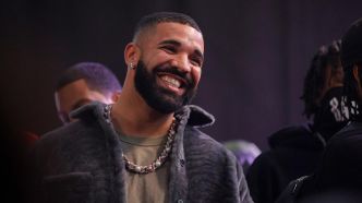 Drake piégé en concert par une blague de son père, qui s'est inspiré des lancers de soutien-gorge des fans