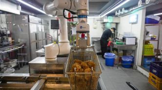 Poulet frit robotisé: la Corée du Sud mise sur la haute-technologie culinaire
