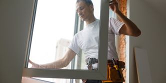 Fenêtre sur mesure : conseils, prix de pose, budget et devis !