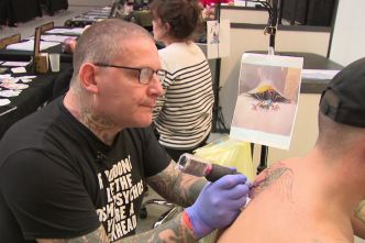 TÉMOIGNAGE. "Je me suis fait piéger par la passion" : Shark, tatoueur depuis 35 ans dans la Loire