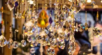 Voici 7 bijoux de Noël fantaisie-chic à offrir en 2023