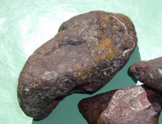 Hématite : caractéristique de cette pierre commune