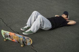 Comment tomber en skateboard sans se faire mal ?