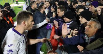 La série noire d'Anderlecht contre l'Union continue, la rencontre interrompue après des jets de gobelets
