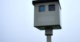 Touring fustige les amendes sur le chantier de la E411: Un "scandale” qui ne vise qu'à "renflouer les caisses de l'État”