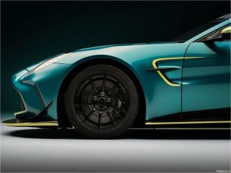 Aston Martin Vantage GT4 2024 : Puissance et précision sur circuit