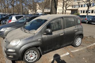 Bien laver sa voiture après un vent de sable