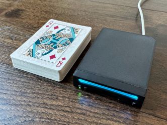 Cette Wii fait la taille d'un jeu de cartes