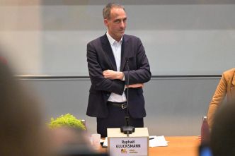 Convocation de Mathilde Panot : les « différends politiques » ne doivent pas « se régler devant la justice », estime Raphaël Glucksmann
