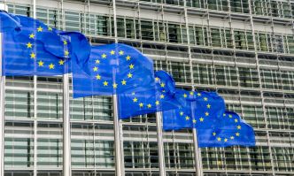 Après TikTok Lite, la commission européenne envisage l'interdiction de Copains d'Avant