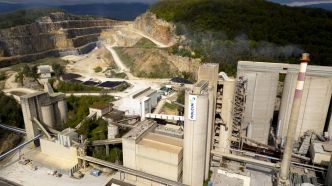 A l'ombre de la colline du Mormont, Holcim verdit son ciment mais la tension demeure