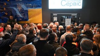 En Pologne, des Ukrainiens en âge de combattre craignent d'être privés de passeport