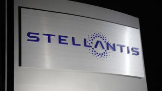 Stellantis ralentit dans l'attente de nouveaux modèles