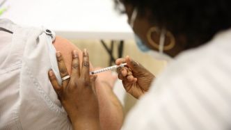Choléra à Mayotte : Avec 65 cas et 3.700 vaccinés, l'épidémie "est sous contrôle", assure le ministre de la Santé après le décès d'une fillette de 3 ans