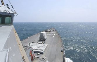 Pékin dit avoir « averti » un navire militaire américain croisant dans une zone « disputée »