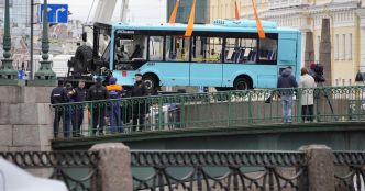 Un bus chute dans une rivière de Saint-Pétersbourg, plusieurs morts et blessés