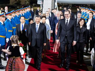 Retour du pr�sident chinois � P�kin apr�s ses visites d'Etat en France, en Serbie et en Hongrie