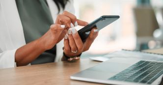 SMS, l'histoire d'une nouvelle jeunesse : des "Kikoolol" à un business lucratif