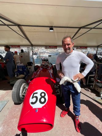 "Un instant, je me suis pris pour un pilote de F1" : les sensations du comédien et pilote Stéphane De Groodt engagé sur le Grand Prix historique de Monaco ce week-end