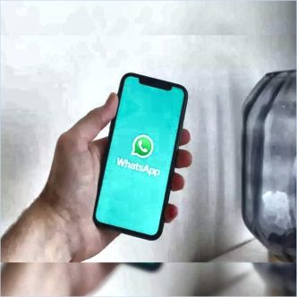 Comment changer la caméra de l'appel vidéo de whatsapp?