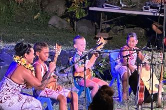 De jeunes participants déjà passionnés au concours de ukulele !
