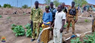 Burkina : La gendarmerie nationale accompagne les populations de Toéni pour la réalisation d'un jardin potager