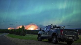 Canada: une ville de Colombie-Britannique évacuée face à la menace d'un violent feu de forêt