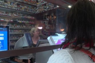 Près d'un an après les émeutes, un bar de Montargis savoure sa réouverture : "je suis contente, on retrouve les gens, on revit"