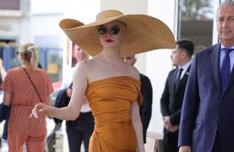 Arrivée sur la Croisette : Anya Taylor-Joy fait sensation dans un look « drama Cannes »