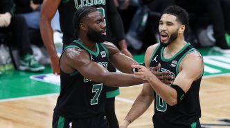 Les Celtics éliminent des Cavaliers amochés
