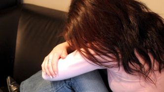 Tentatives de suicide ou automutilations : bond des hospitalisations d'adolescentes et de jeunes femmes