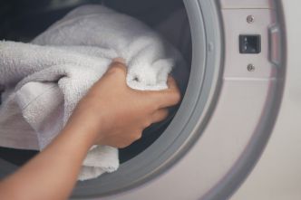 Cette erreur de lessive est la raison pour laquelle vos serviettes sont rêches selon des experts