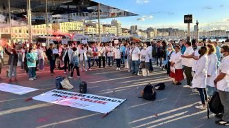 À Marseille, les infirmiers libéraux au bord de la crise de nerfs manifestent sur le Vieux-Port