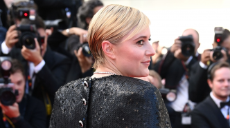 Greta Gerwing éblouit le tapis rouge du Festival de Cannes 2024 dans une robe Chanel