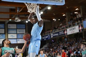 Basket - playoffs Pro B : l'Elan Béarnais lâche la première manche