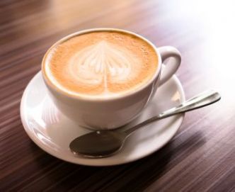 Trois tasses de café par jour amoindrit le risque de décès