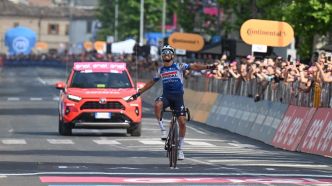 Cyclisme - Giro : L'émotion du peloton pour Julian Alaphilippe