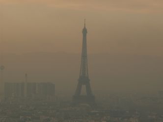 Paris et d’autres endroits en France continuent d’être frappés par un épais smog