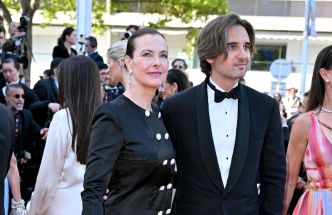 Carole Bouquet et Dimitri Rassam : un duo mère-fils qui joue l'accord mode parfait à Cannes