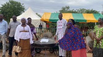 Burkina/Environnement : Le ministre Roger Baro remet du matériel de production aux acteurs et aux PDI