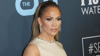 Jennifer Lopez, 54 ans, dévoile le secret de sa silhouette de rêve : « Beaucoup de...