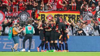 Le Bayer Leverkusen célèbre sa saison historique en offrant des tatouages commémoratifs à ses fans
