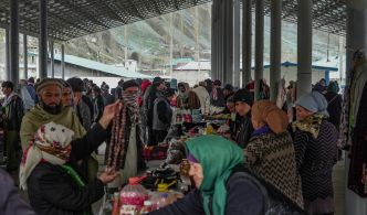 Entre le Tadjikistan et l'Afghanistan, un bazar rare mais vital