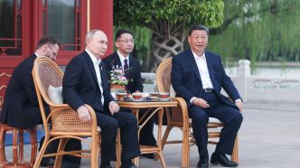Vladimir Poutine à Pékin, une visite chargée de symboles et de messages subliminaux
