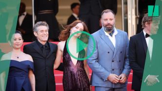 « Kinds of Kindness » au Festival de Cannes : Emma Stone et Willem Dafoe sont de bonne humeur sur les marches