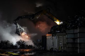 L'Isle-d'Espagnac : 150 m³ de déchets métalliques en flammes à la Sirmet, le feu visible de très loin