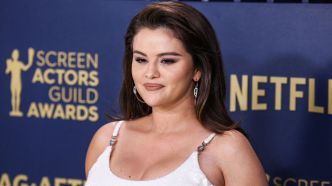 Selena Gomez taille de guêpe et décolleté pigeonnant dans une robe noire cintrée à Cannes